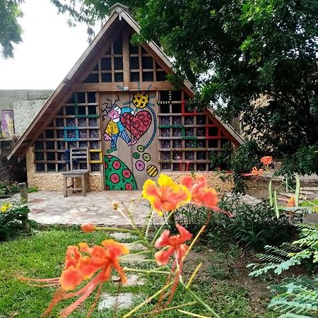Kokrobite Gardens Restaurant And Guest House エクステリア 写真