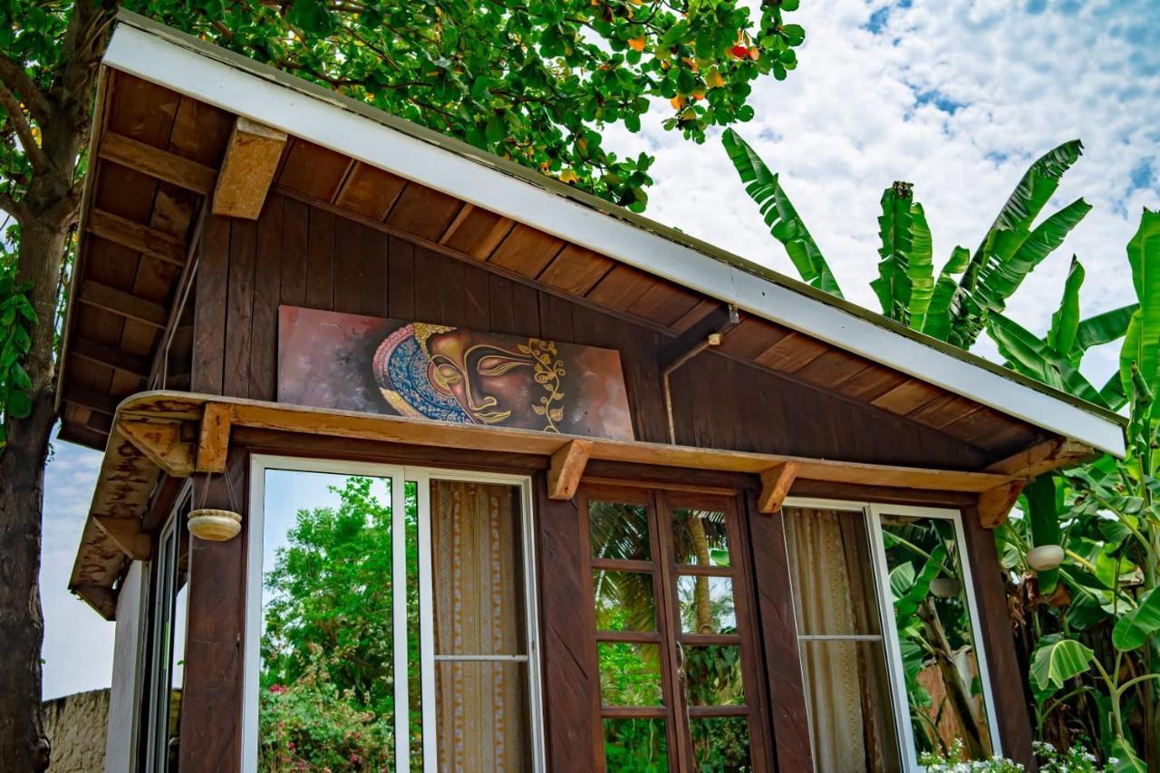 Kokrobite Gardens Restaurant And Guest House エクステリア 写真