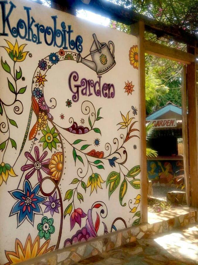 Kokrobite Gardens Restaurant And Guest House エクステリア 写真