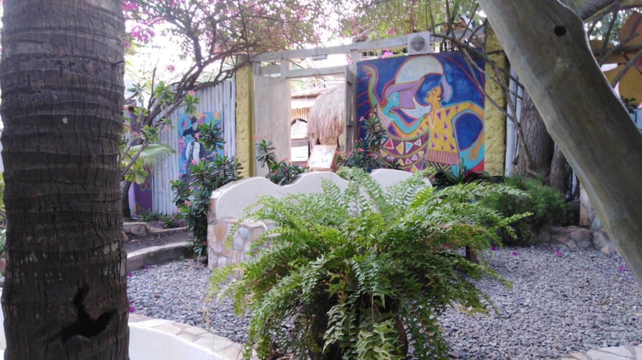 Kokrobite Gardens Restaurant And Guest House エクステリア 写真