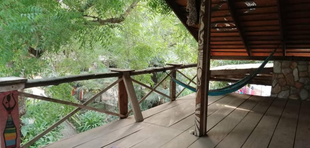 Kokrobite Gardens Restaurant And Guest House エクステリア 写真