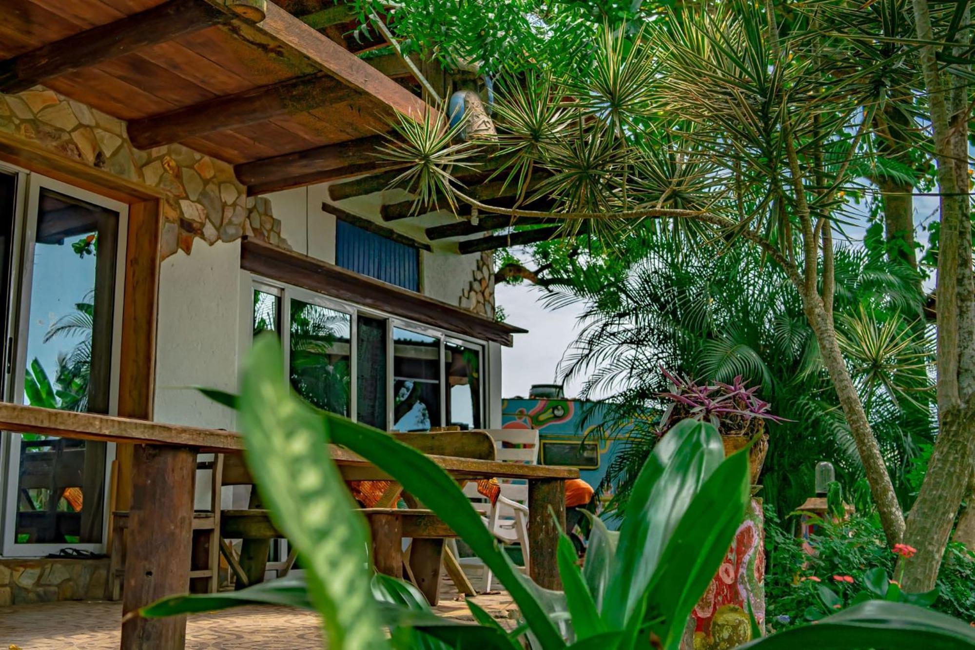 Kokrobite Gardens Restaurant And Guest House エクステリア 写真
